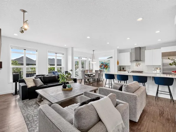 60 NE Tremblant Ter SW, Calgary, AB T3H 0B9