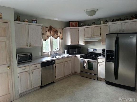 3rd image of 23 Clermont Ct