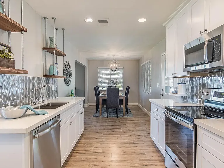2201 E Fairmount Ave — Photo 13