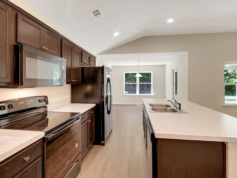 620 Jodi Pl — Photo 2