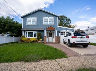 10 Southside Ave, Freeport, NY 11520