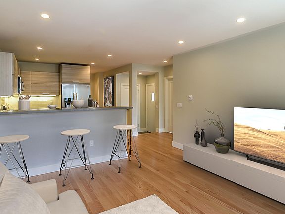 5th image of 901 Jarboe Ave APT 3