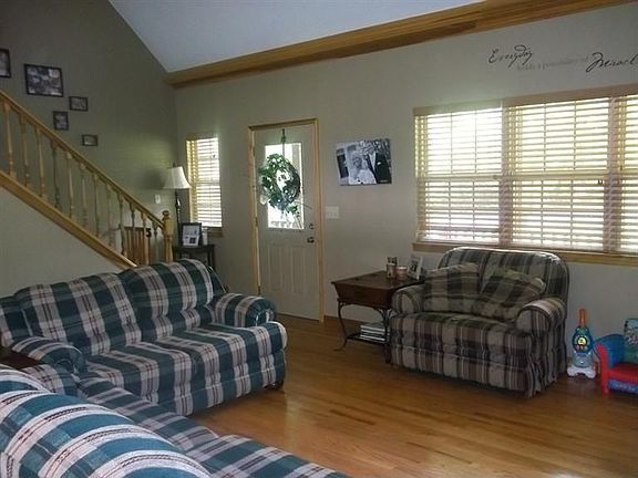 4th image of 645 Sycamore Dr
