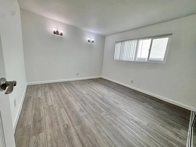 10770 Lawler St — Photo 14