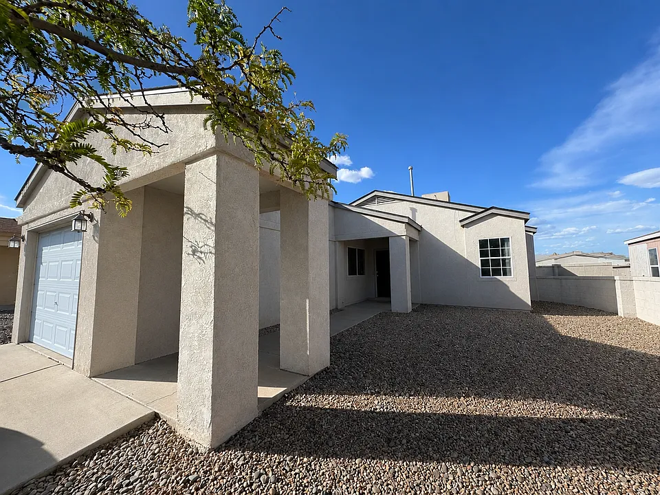 2217 High Desert Cir NE