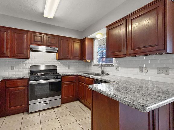 3rd image of 3011 Manorwood Dr