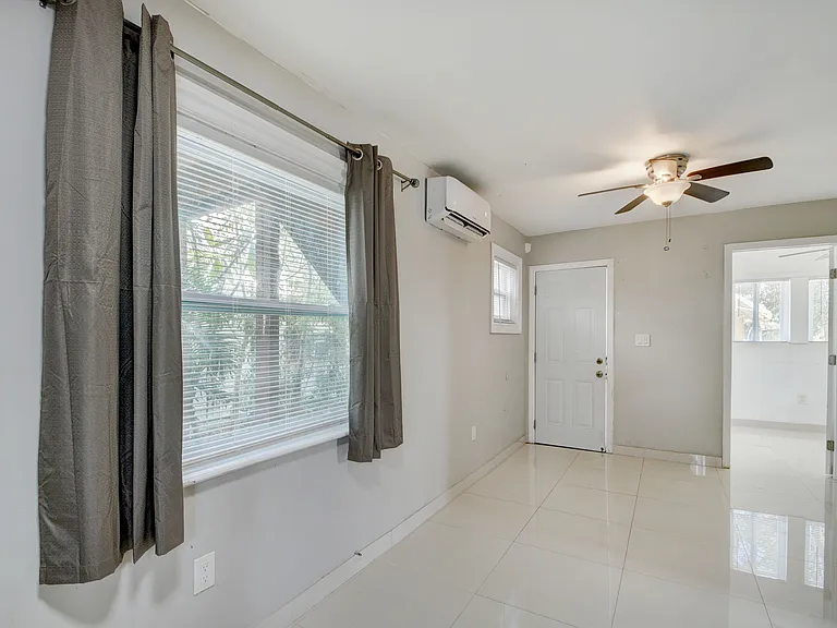 325 N L St #2 — Photo 2