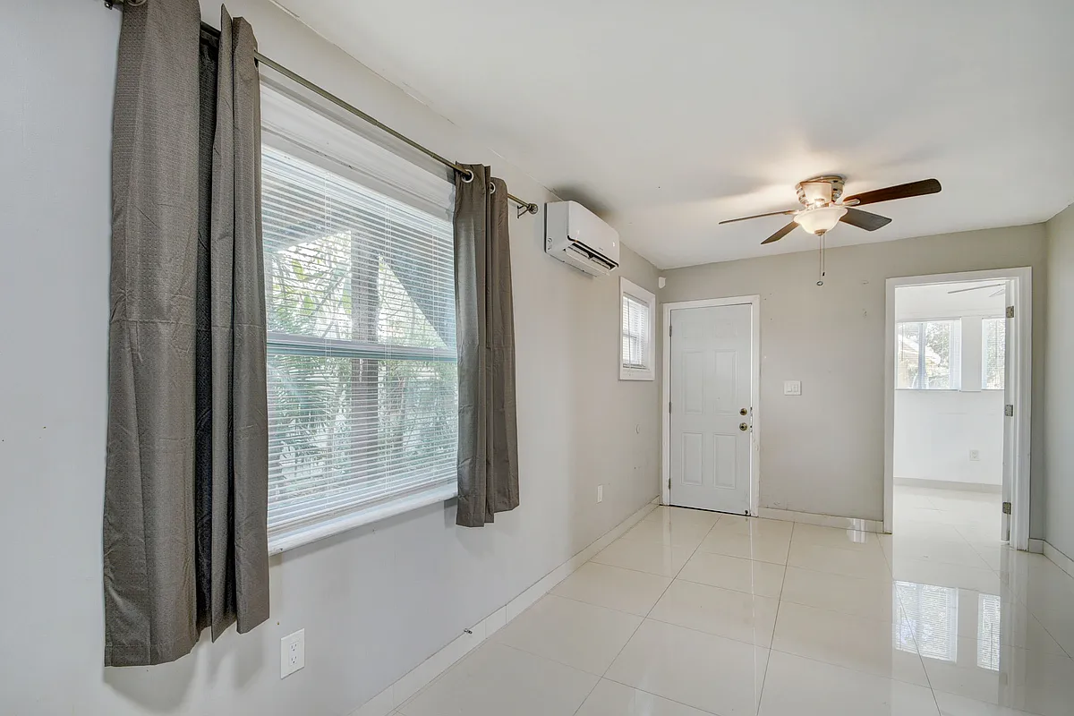 Building Photo - 325 N L St #2