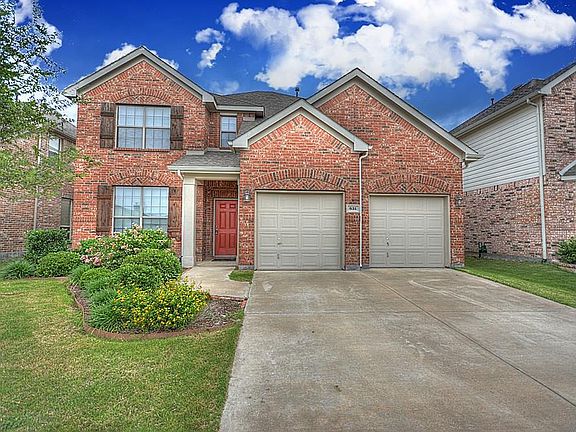 2nd image of 831 Lake Forest Trl