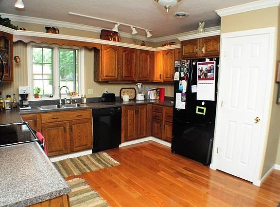 3rd image of 108 Woodland Dr
