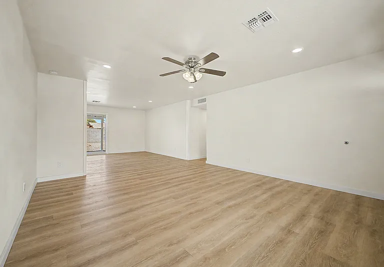 3430 E Poinsettia Dr — Photo 8
