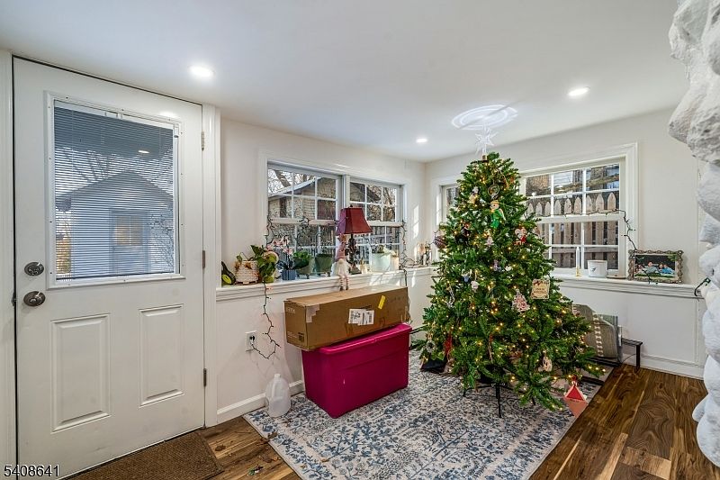 1st image of 20 Alpine Rd