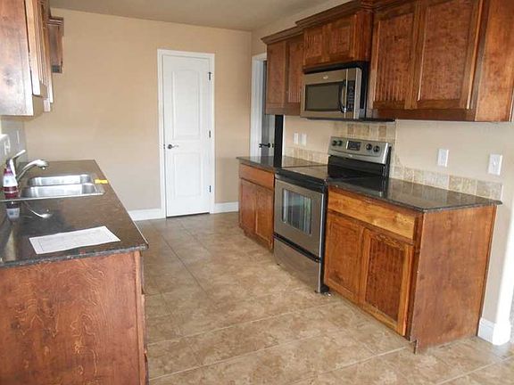 4th image of 433 Meadow Wood Ln