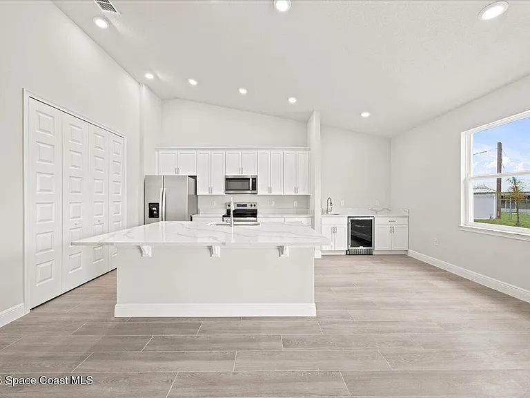 407 Cellini Ave NE — Photo 35
