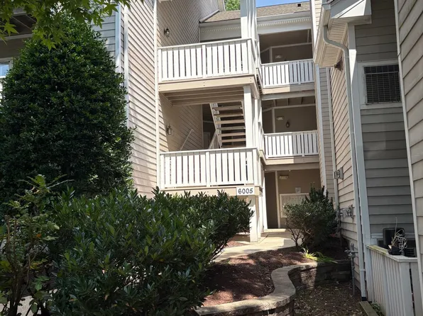 6005 Rosebud Ln APT 304, Centreville, VA 20121