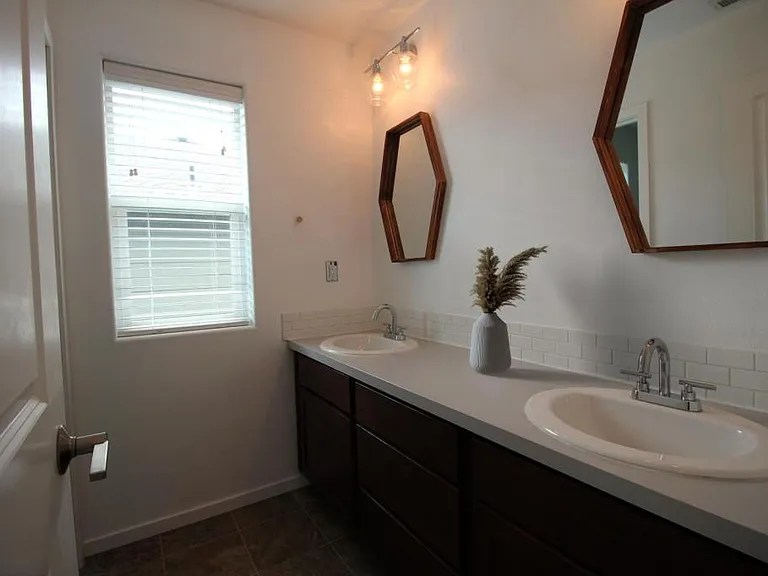 2551 W Sorbonne Dr — Photo 15