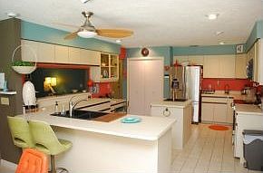 Kitchen w/ Breakfast Bar and Nook