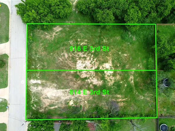 814 E 3rd St, Weatherford, TX 76086