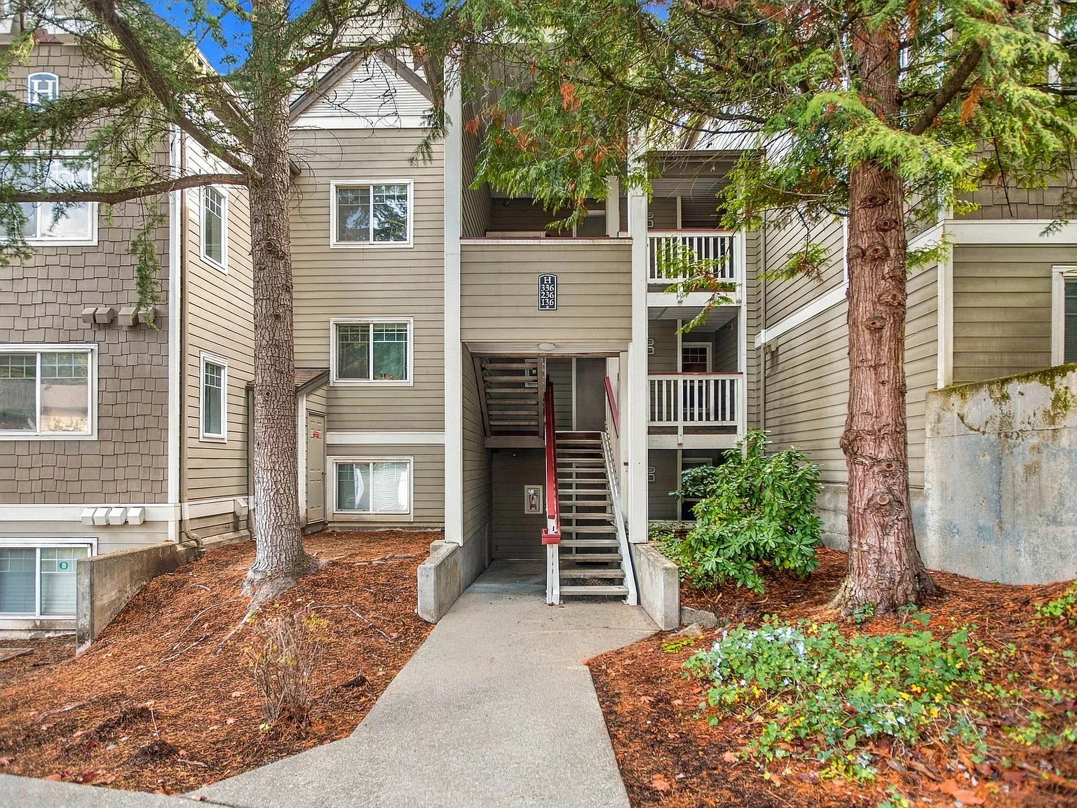 2 bed, 878 sqft, $2,600 — Photo 2
