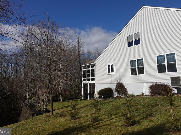 3rd image of 7 Herndon Ct