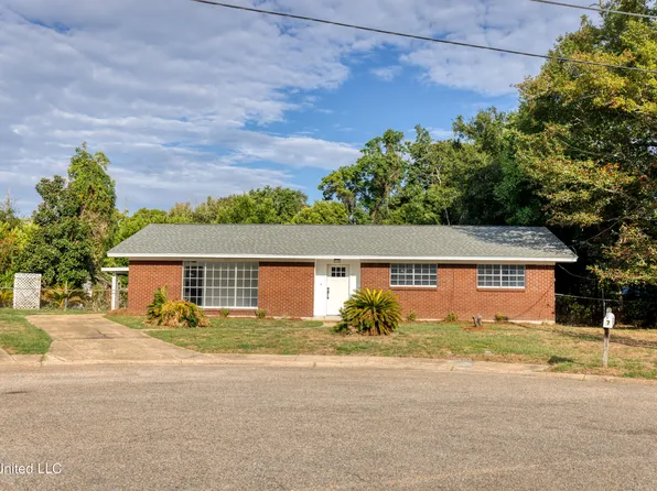 7 Lexington Pl, Gulfport, MS 39507