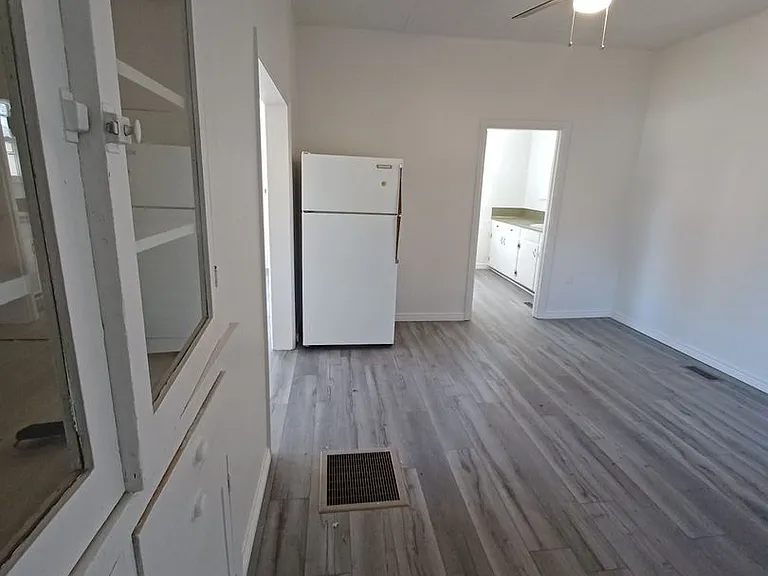 335 S 5 E — Photo 26