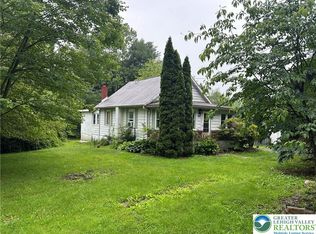 3538 Mountain Rd, Slatington, PA 18080