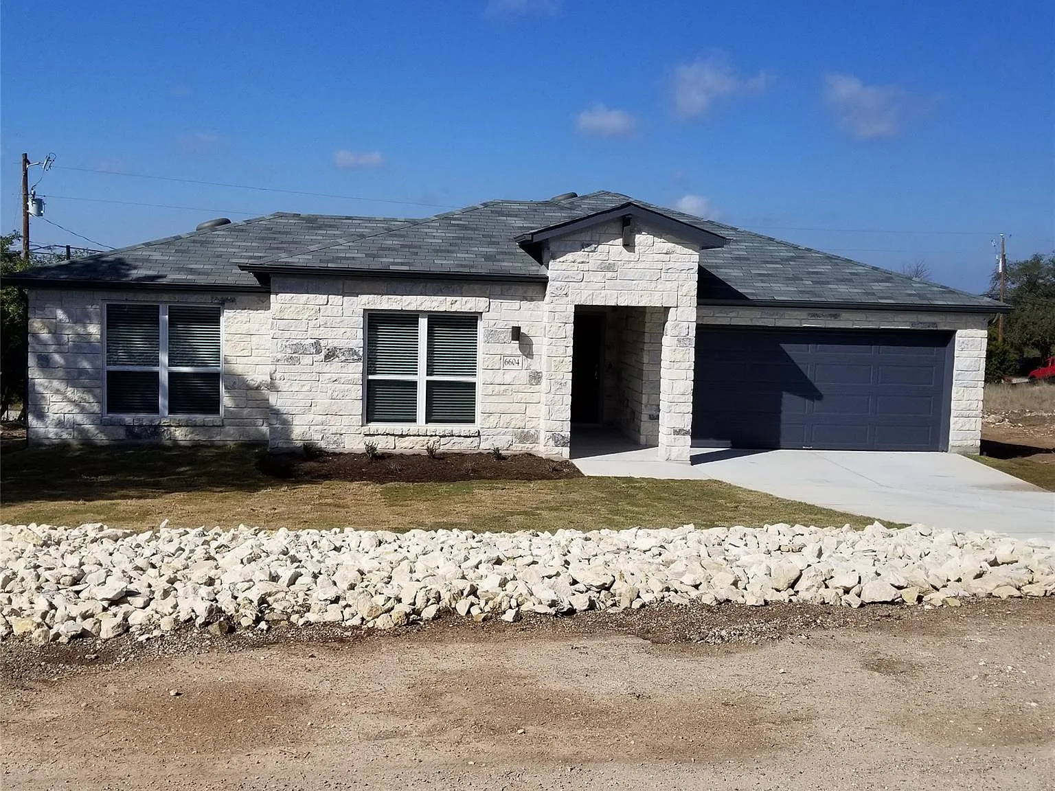3 bed, 2.0 bath, 1800 sqft, $2,175 — Photo 1