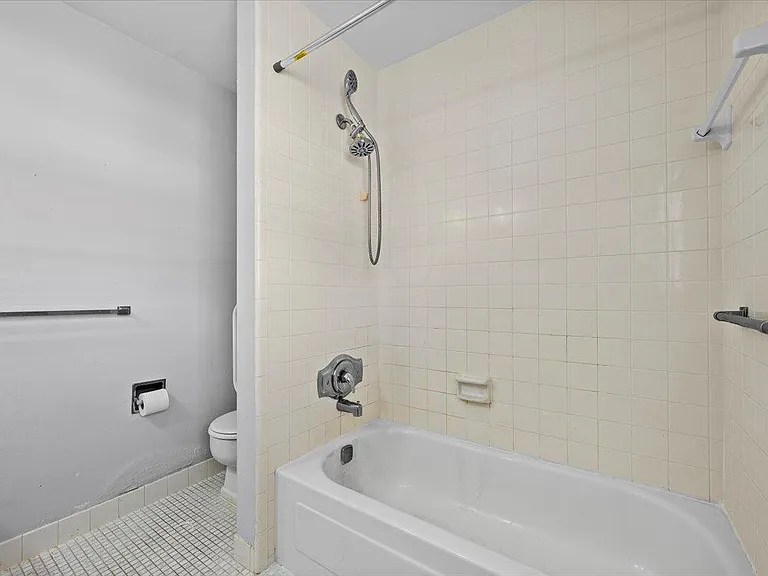 102 Amherst Ln — Photo 15