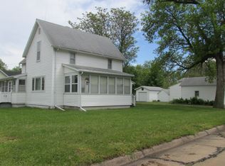 402 Walnut St, Friend, NE 68359