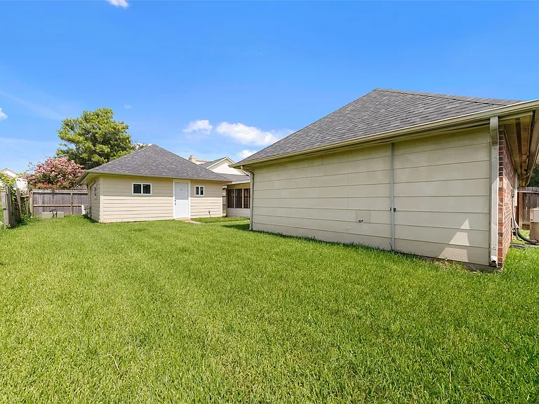 7919 Quail Meadow Dr — Photo 24