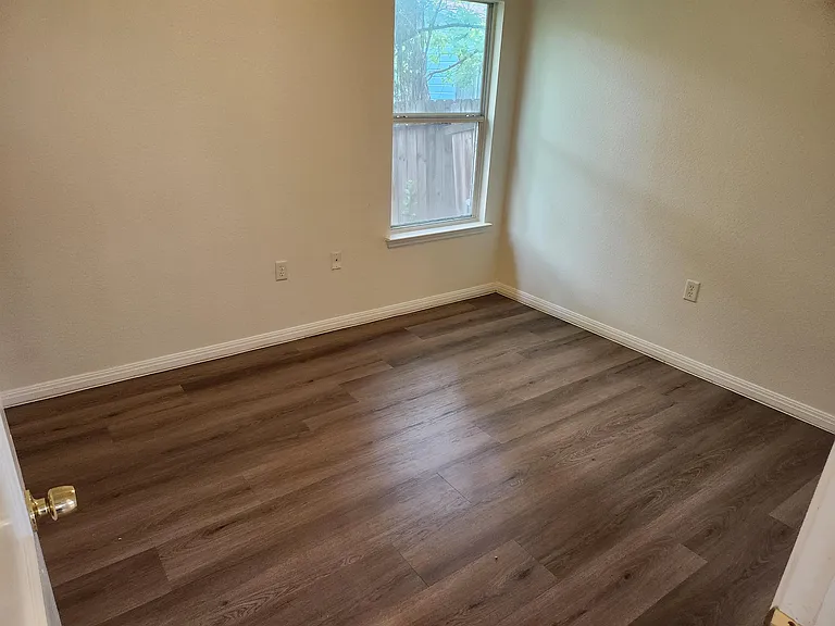 1604 Singleton Ave #B — Photo 8