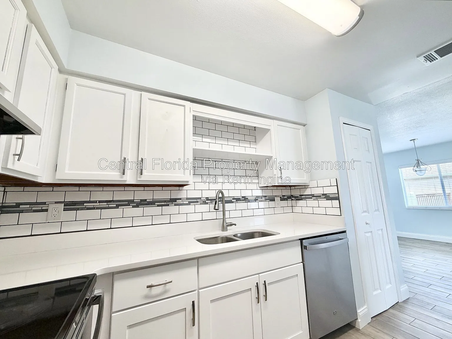 2 bed, 2.0 bath, 892 sqft, $1,899 — Photo 4