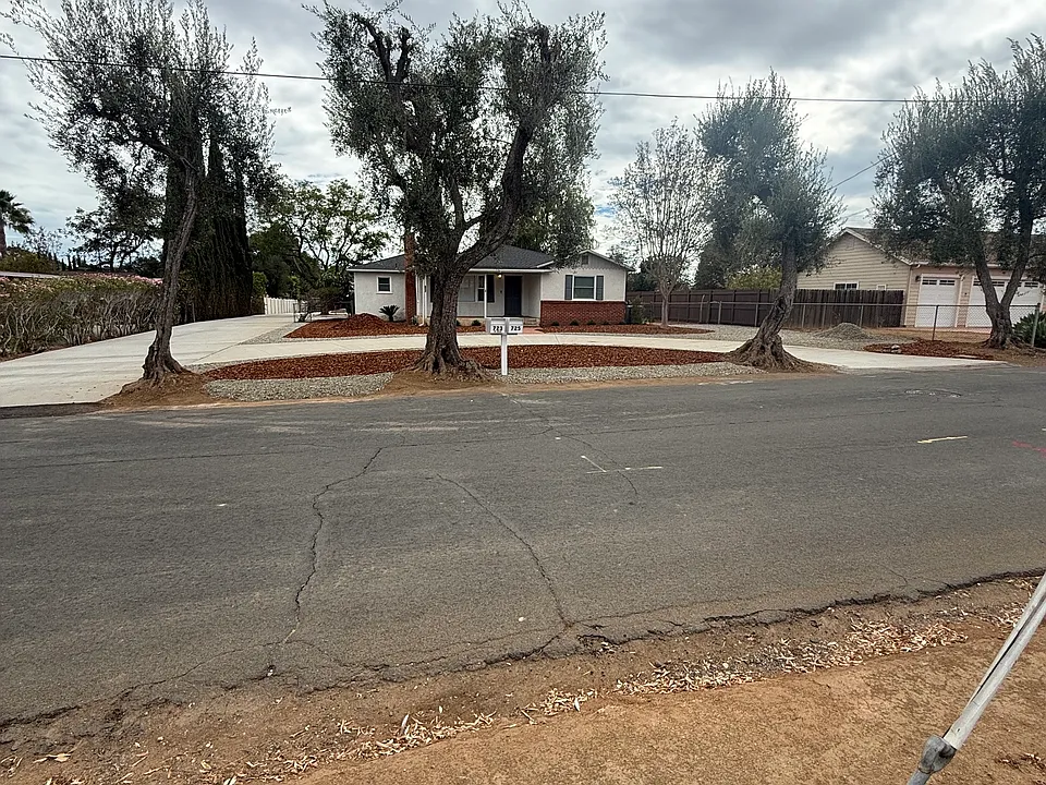 725 Montview Dr