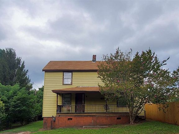 2nd image of 370 College St