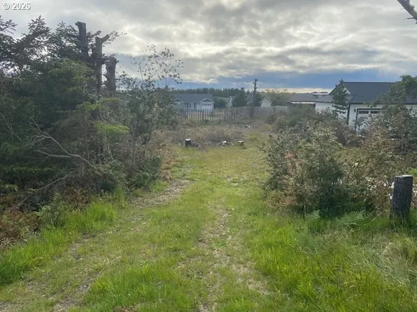 31311 J Pl, Ocean Park, WA 98640