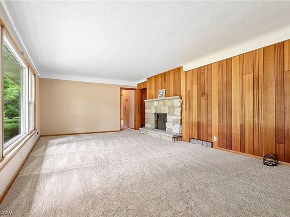 4th image of 15186 Drake Rd
