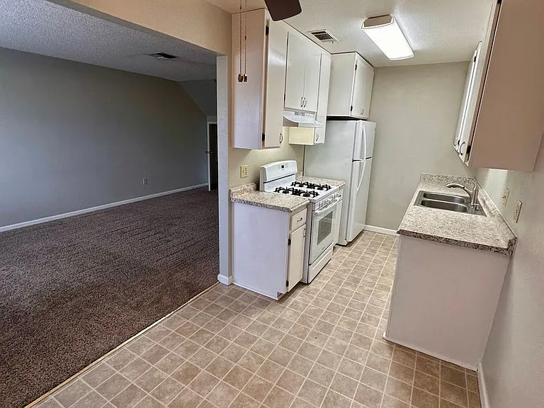 734 Lake Blvd — Photo 2