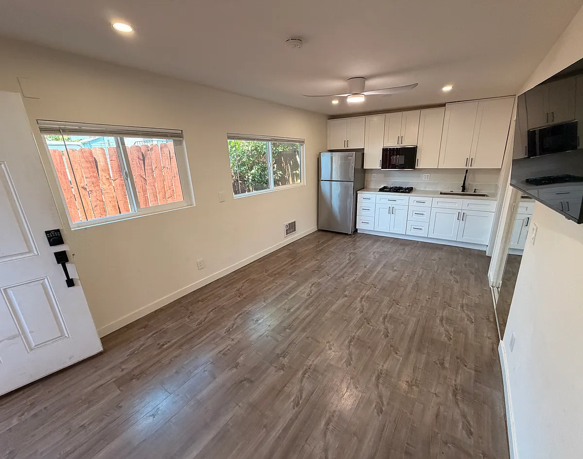 Building Photo - 3080 Island Ave #B