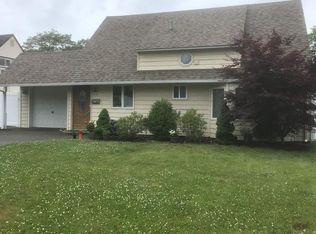 120 Pilgrim Ln, Westbury, NY 11590