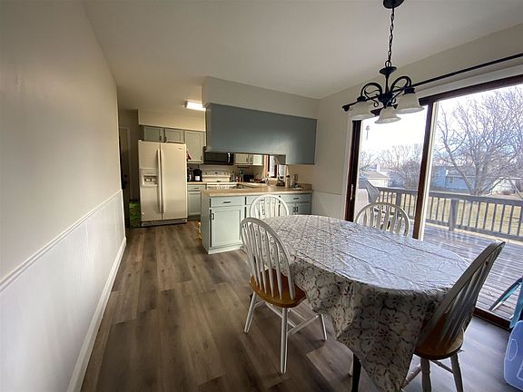 3rd image of 1318 Crane Ave