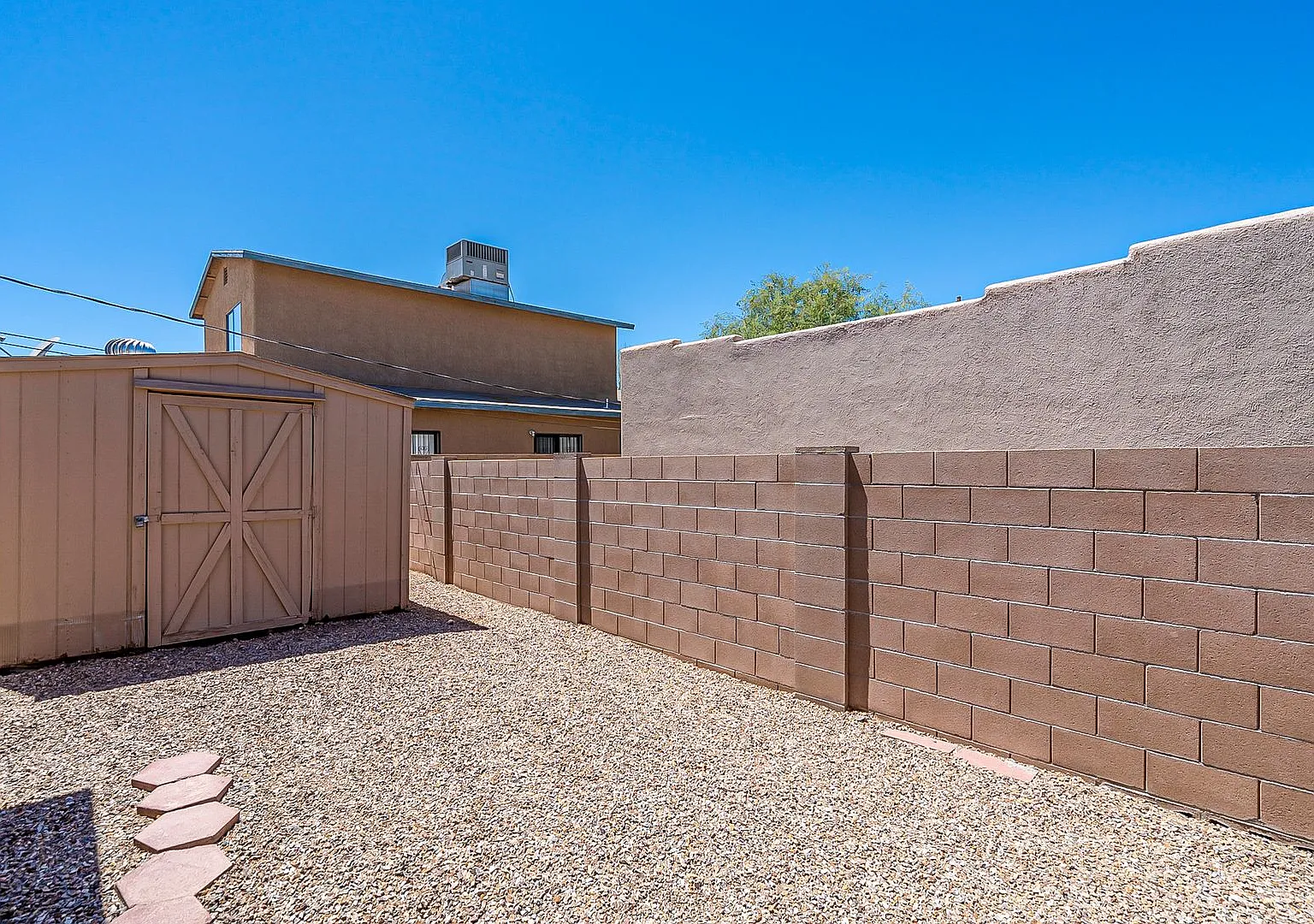 1439 E. Elm St. — Photo 3
