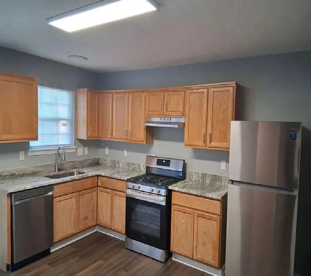 Renovated Townhome For Rent! Move In Ready Spacious 2 Bedroom Conveniently Located — Photo 2