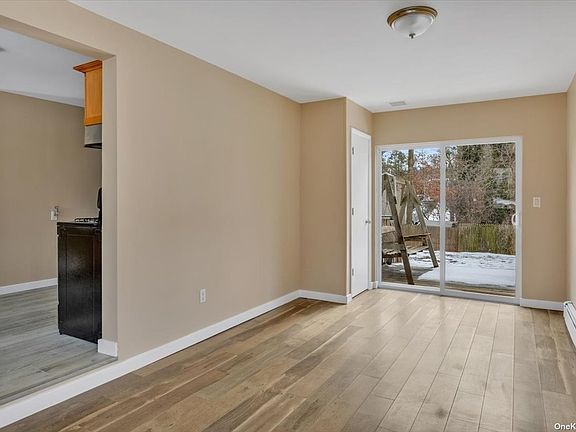 2nd image of 22 Boxwood Ln