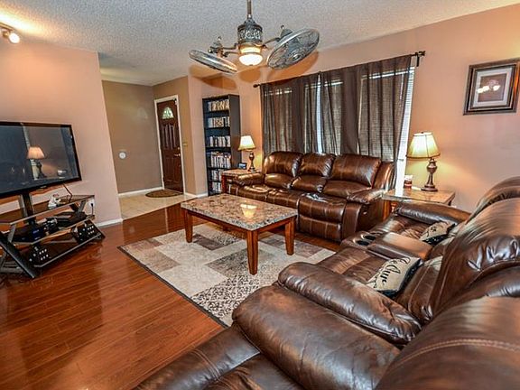 4th image of 606 Hickory Lake Dr