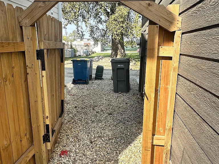 1134 English Ave #B — Photo 17
