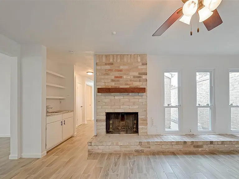 12111 Poulson Dr — Photo 11