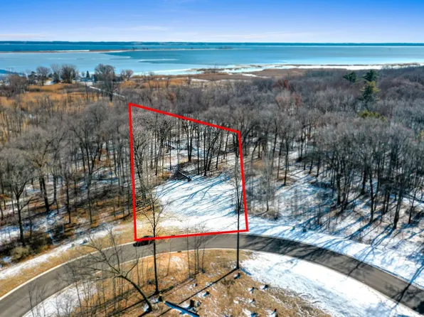 1001 S Wyndrush Dr, Suamico, WI 54173