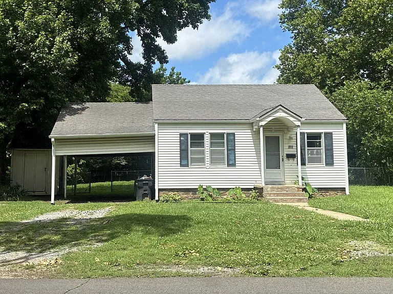 1111 Seminary Ave — Photo 1