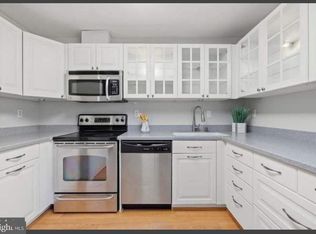 13756 Autumn Vale Ct #13F, Chantilly, VA 20151